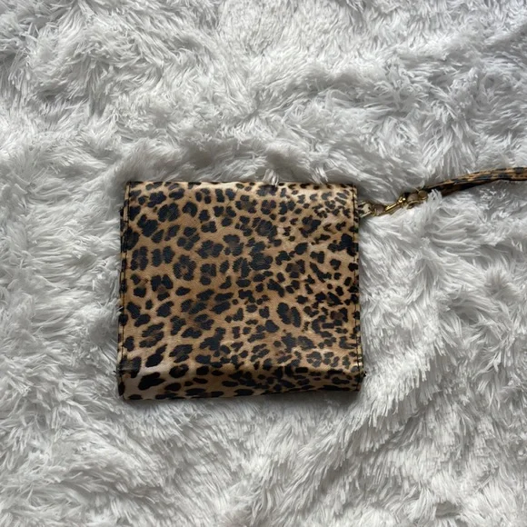 Leopard wristlet! - Picture 3 of 5